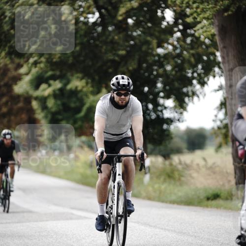 30.08.2026 - Elbe Triathlon Hamburg Michael Burmester http://msf.ph/oto/10069255 30.08.2026 09:40:38 Radfahren 255, 299, 318, 397, 399, 403, 404, 676 meine-sportfotos.de