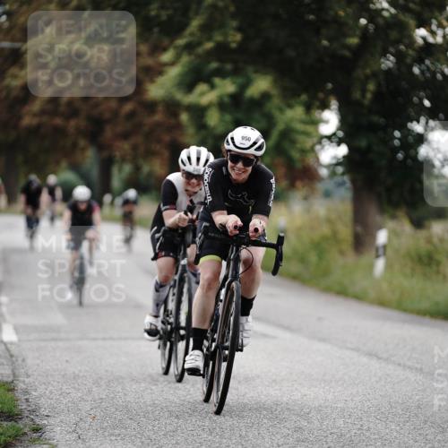 30.08.2026 - Elbe Triathlon Hamburg Michael Burmester http://msf.ph/oto/10069644 30.08.2026 09:44:09 Radfahren 335, 380, 433, 556, 638, 771, 831, 950 meine-sportfotos.de