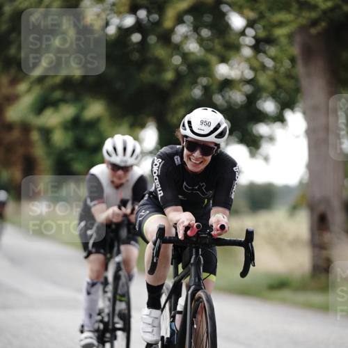 30.08.2026 - Elbe Triathlon Hamburg Michael Burmester http://msf.ph/oto/10069647 30.08.2026 09:44:09 Radfahren 335, 380, 433, 556, 638, 771, 831, 950 meine-sportfotos.de