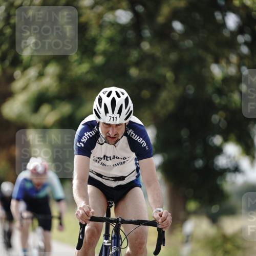 30.08.2026 - Elbe Triathlon Hamburg Michael Burmester http://msf.ph/oto/10070373 30.08.2026 09:54:45 Radfahren 400, 418, 541, 583, 648, 711, 911 meine-sportfotos.de