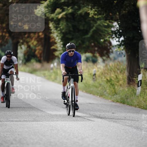 30.08.2026 - Elbe Triathlon Hamburg Michael Burmester http://msf.ph/oto/10070387 30.08.2026 09:54:50 Radfahren 400, 418, 541, 583, 729 meine-sportfotos.de