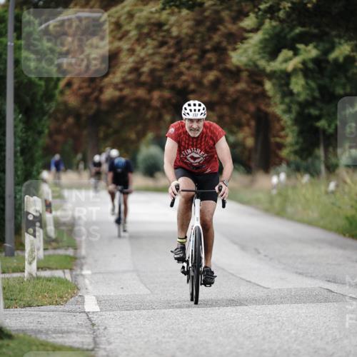 30.08.2026 - Elbe Triathlon Hamburg Michael Burmester http://msf.ph/oto/10070688 30.08.2026 09:57:39 Radfahren 569, 734, 737, 976 meine-sportfotos.de