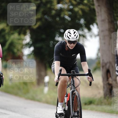 30.08.2026 - Elbe Triathlon Hamburg Michael Burmester http://msf.ph/oto/10070839 30.08.2026 09:58:56 Radfahren 409, 540, 664, 691, 752, 799, 919, 954 meine-sportfotos.de