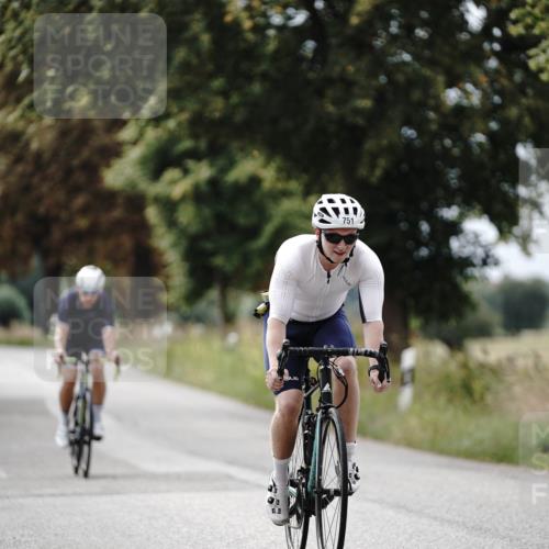 30.08.2026 - Elbe Triathlon Hamburg Michael Burmester http://msf.ph/oto/10071005 30.08.2026 10:00:40 Radfahren 577, 724, 751 meine-sportfotos.de