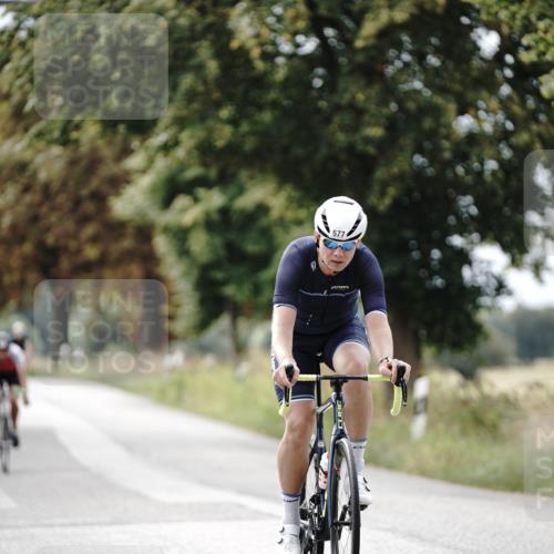 30.08.2026 - Elbe Triathlon Hamburg Michael Burmester http://msf.ph/oto/10071009 30.08.2026 10:00:41 Radfahren 577, 724, 751, 866 meine-sportfotos.de