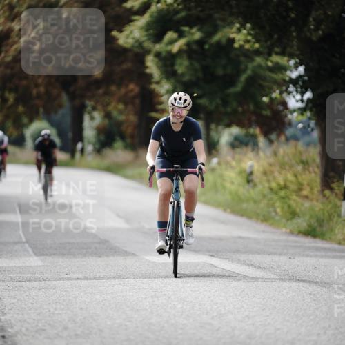 30.08.2026 - Elbe Triathlon Hamburg Michael Burmester http://msf.ph/oto/10071018 30.08.2026 10:00:47 Radfahren 558, 724, 866, 869 meine-sportfotos.de
