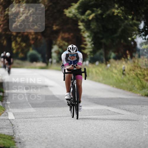 30.08.2026 - Elbe Triathlon Hamburg Michael Burmester http://msf.ph/oto/10071032 30.08.2026 10:00:53 Radfahren 558, 826, 869 meine-sportfotos.de