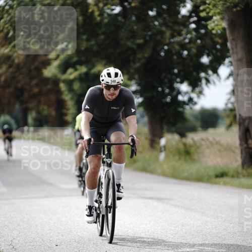 30.08.2026 - Elbe Triathlon Hamburg Michael Burmester http://msf.ph/oto/10071048 30.08.2026 10:01:05 Radfahren 548, 636, 671, 675, 699, 705, 831 meine-sportfotos.de