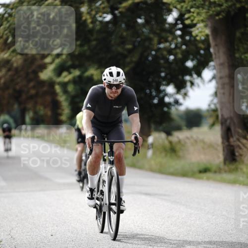 30.08.2026 - Elbe Triathlon Hamburg Michael Burmester http://msf.ph/oto/10071050 30.08.2026 10:01:05 Radfahren 548, 636, 671, 675, 699, 705, 831 meine-sportfotos.de