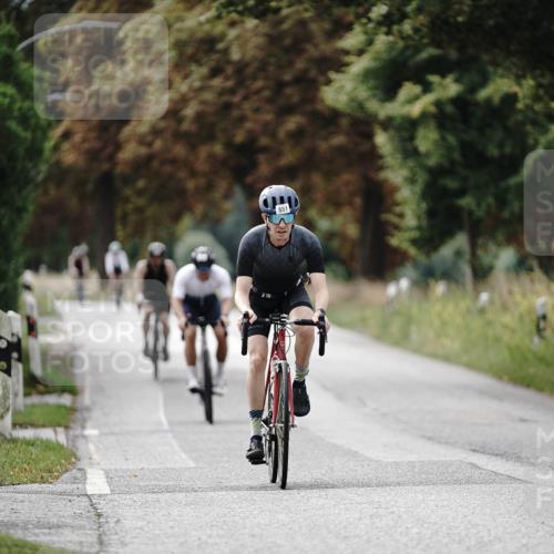 30.08.2026 - Elbe Triathlon Hamburg Michael Burmester http://msf.ph/oto/10071125 30.08.2026 10:01:47 Radfahren 546, 651, 694 meine-sportfotos.de