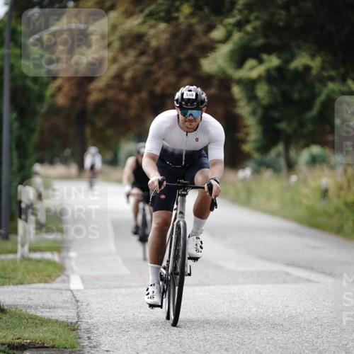 30.08.2026 - Elbe Triathlon Hamburg Michael Burmester http://msf.ph/oto/10071131 30.08.2026 10:01:49 Radfahren 546, 651, 694 meine-sportfotos.de