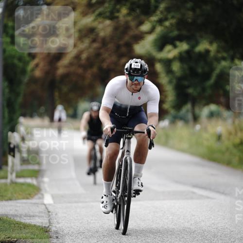 30.08.2026 - Elbe Triathlon Hamburg Michael Burmester http://msf.ph/oto/10071133 30.08.2026 10:01:49 Radfahren 546, 651, 694 meine-sportfotos.de