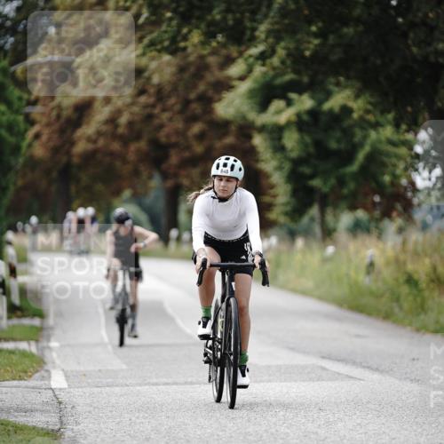 30.08.2026 - Elbe Triathlon Hamburg Michael Burmester http://msf.ph/oto/10071139 30.08.2026 10:01:57 Radfahren 827, 848 meine-sportfotos.de
