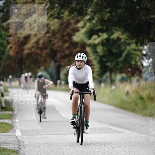 30.08.2026 - Elbe Triathlon Hamburg Michael Burmester http://msf.ph/oto/10071140 30.08.2026 10:01:57 Radfahren 827, 848 meine-sportfotos.de