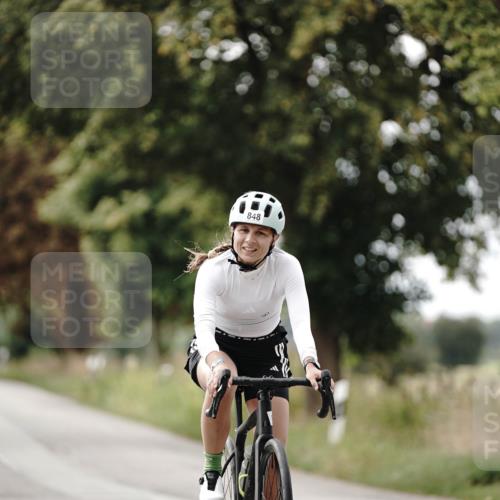 30.08.2026 - Elbe Triathlon Hamburg Michael Burmester http://msf.ph/oto/10071142 30.08.2026 10:01:57 Radfahren 827, 848 meine-sportfotos.de