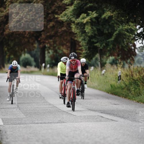 30.08.2026 - Elbe Triathlon Hamburg Michael Burmester http://msf.ph/oto/10071279 30.08.2026 10:03:08 Radfahren 484, 567, 666, 857, 921 meine-sportfotos.de