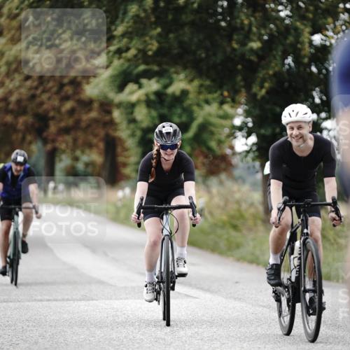 30.08.2026 - Elbe Triathlon Hamburg Michael Burmester http://msf.ph/oto/10071306 30.08.2026 10:03:42 Radfahren 572, 672, 764, 795, 824, 945 meine-sportfotos.de