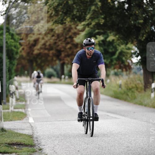 30.08.2026 - Elbe Triathlon Hamburg Michael Burmester http://msf.ph/oto/10071337 30.08.2026 10:03:56 Radfahren 521, 589, 805, 953 meine-sportfotos.de