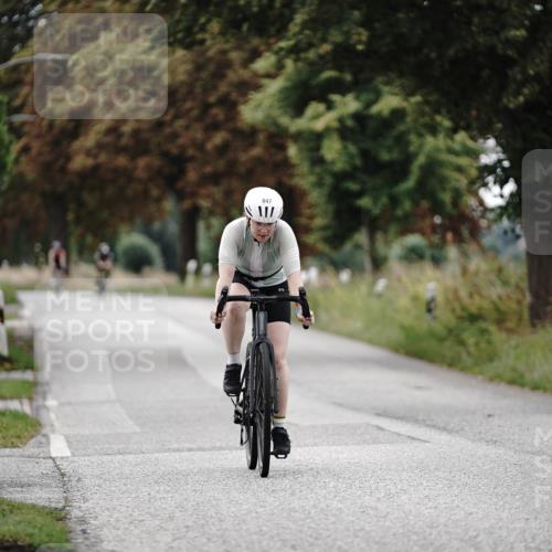 30.08.2026 - Elbe Triathlon Hamburg Michael Burmester http://msf.ph/oto/10071356 30.08.2026 10:04:04 Radfahren 521, 847, 953 meine-sportfotos.de