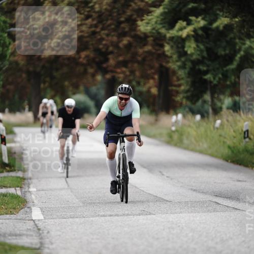 30.08.2026 - Elbe Triathlon Hamburg Michael Burmester http://msf.ph/oto/10071388 30.08.2026 10:04:27 Radfahren 553, 623, 974 meine-sportfotos.de