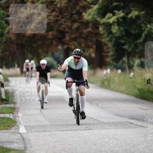 30.08.2026 - Elbe Triathlon Hamburg Michael Burmester http://msf.ph/oto/10071389 30.08.2026 10:04:28 Radfahren 553, 623, 974 meine-sportfotos.de