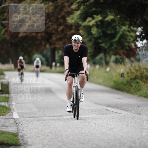 30.08.2026 - Elbe Triathlon Hamburg Michael Burmester http://msf.ph/oto/10071393 30.08.2026 10:04:30 Radfahren 553, 623, 809, 904 meine-sportfotos.de