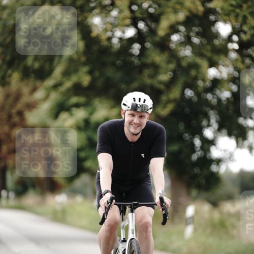 30.08.2026 - Elbe Triathlon Hamburg Michael Burmester http://msf.ph/oto/10071398 30.08.2026 10:04:31 Radfahren 553, 623, 809, 904 meine-sportfotos.de