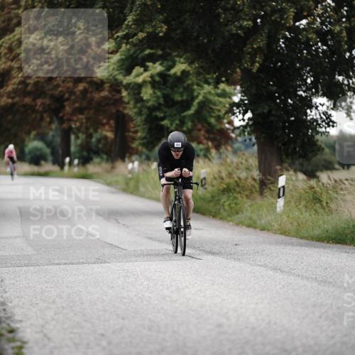 30.08.2026 - Elbe Triathlon Hamburg Michael Burmester http://msf.ph/oto/10071426 30.08.2026 10:04:56 Radfahren 660 meine-sportfotos.de