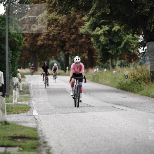 30.08.2026 - Elbe Triathlon Hamburg Michael Burmester http://msf.ph/oto/10071434 30.08.2026 10:05:03 Radfahren 821, 868, 925 meine-sportfotos.de