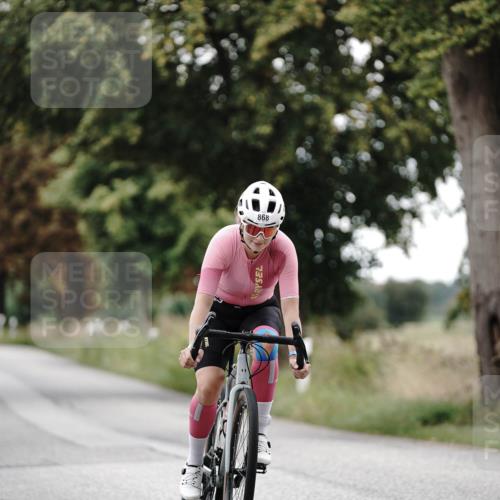 30.08.2026 - Elbe Triathlon Hamburg Michael Burmester http://msf.ph/oto/10071438 30.08.2026 10:05:05 Radfahren 821, 868, 925 meine-sportfotos.de