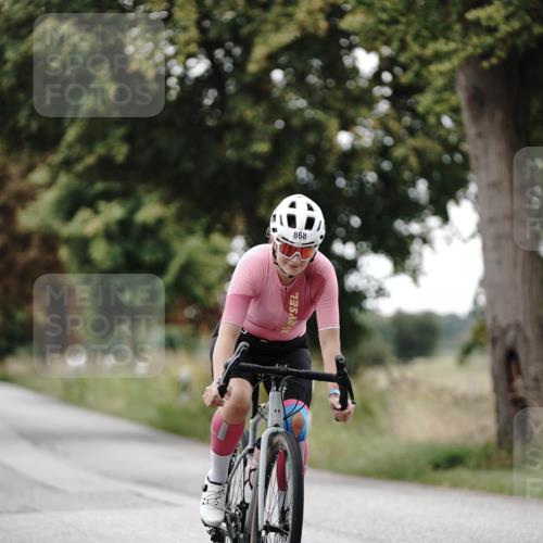 30.08.2026 - Elbe Triathlon Hamburg Michael Burmester http://msf.ph/oto/10071440 30.08.2026 10:05:05 Radfahren 821, 868, 925 meine-sportfotos.de