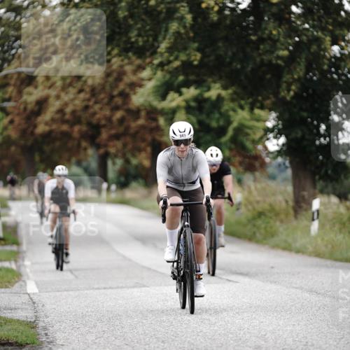 30.08.2026 - Elbe Triathlon Hamburg Michael Burmester http://msf.ph/oto/10071491 30.08.2026 10:05:43 Radfahren 565, 793, 817, 894, 941 meine-sportfotos.de