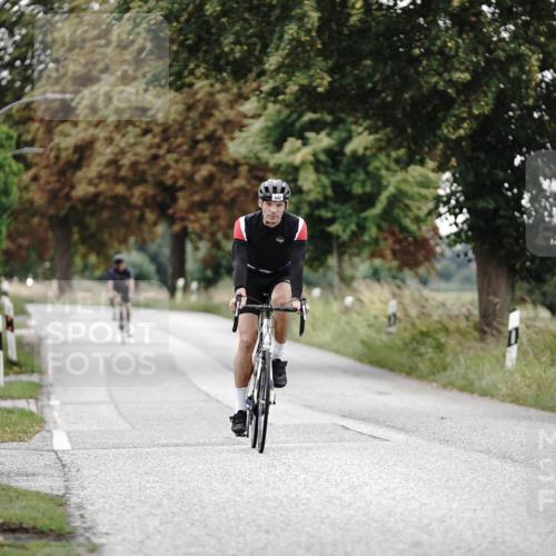 30.08.2026 - Elbe Triathlon Hamburg Michael Burmester http://msf.ph/oto/10071517 30.08.2026 10:05:55 Radfahren 405, 542, 786 meine-sportfotos.de