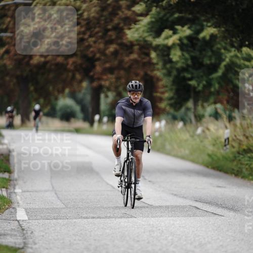 30.08.2026 - Elbe Triathlon Hamburg Michael Burmester http://msf.ph/oto/10071525 30.08.2026 10:06:00 Radfahren 405 meine-sportfotos.de