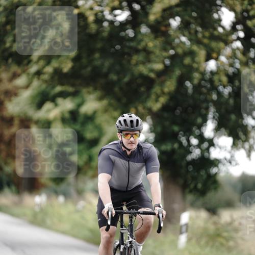 30.08.2026 - Elbe Triathlon Hamburg Michael Burmester http://msf.ph/oto/10071529 30.08.2026 10:06:01 Radfahren 405 meine-sportfotos.de