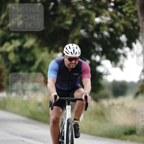 30.08.2026 - Elbe Triathlon Hamburg Michael Burmester http://msf.ph/oto/10071563 30.08.2026 10:06:17 Radfahren 483, 584, 787, 816, 877 meine-sportfotos.de