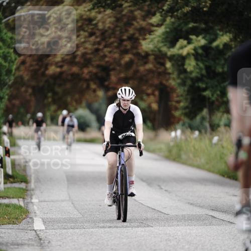 30.08.2026 - Elbe Triathlon Hamburg Michael Burmester http://msf.ph/oto/10071594 30.08.2026 10:06:35 Radfahren 490, 498, 555, 609, 845, 906 meine-sportfotos.de