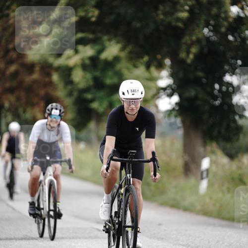 30.08.2026 - Elbe Triathlon Hamburg Michael Burmester http://msf.ph/oto/10071605 30.08.2026 10:06:42 Radfahren 555, 814, 822, 845, 875, 946 meine-sportfotos.de