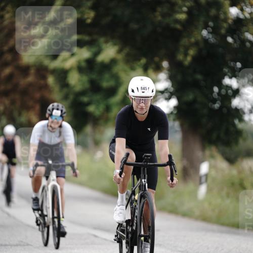 30.08.2026 - Elbe Triathlon Hamburg Michael Burmester http://msf.ph/oto/10071608 30.08.2026 10:06:42 Radfahren 555, 814, 822, 845, 875, 946 meine-sportfotos.de
