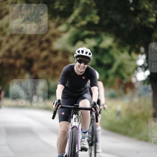 30.08.2026 - Elbe Triathlon Hamburg Michael Burmester http://msf.ph/oto/10071614 30.08.2026 10:06:44 Radfahren 555, 814, 822, 845, 875, 946 meine-sportfotos.de