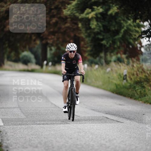 30.08.2026 - Elbe Triathlon Hamburg Michael Burmester http://msf.ph/oto/10071644 30.08.2026 10:06:57 Radfahren 449, 794, 977 meine-sportfotos.de