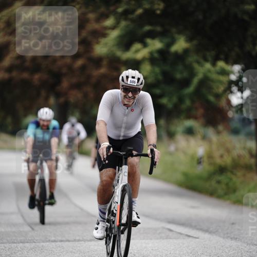 30.08.2026 - Elbe Triathlon Hamburg Michael Burmester http://msf.ph/oto/10071816 30.08.2026 10:08:42 Radfahren 425, 634, 686, 709, 736, 792 meine-sportfotos.de