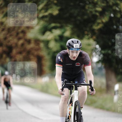 30.08.2026 - Elbe Triathlon Hamburg Michael Burmester http://msf.ph/oto/10071931 30.08.2026 10:09:46 Radfahren 690, 693, 811, 828, 937, 1897 meine-sportfotos.de
