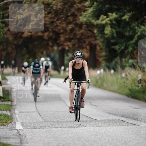 30.08.2026 - Elbe Triathlon Hamburg Michael Burmester http://msf.ph/oto/10071935 30.08.2026 10:09:48 Radfahren 529, 690, 693, 828, 937, 1897 meine-sportfotos.de