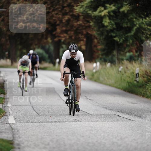 30.08.2026 - Elbe Triathlon Hamburg Michael Burmester http://msf.ph/oto/10071970 30.08.2026 10:10:07 Radfahren 408, 516, 642, 855, 865 meine-sportfotos.de