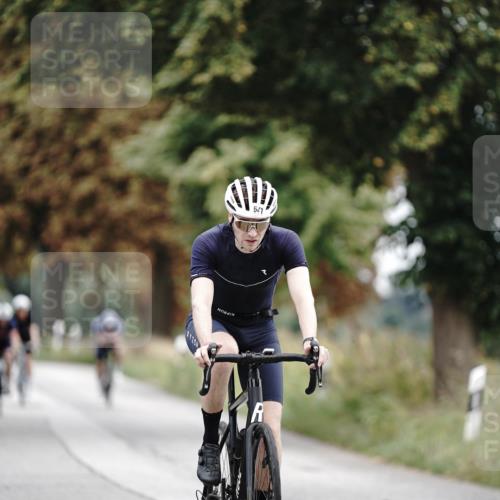 30.08.2026 - Elbe Triathlon Hamburg Michael Burmester http://msf.ph/oto/10072029 30.08.2026 10:10:41 Radfahren 419, 462, 541, 658, 849, 856, 911, 933, 960 meine-sportfotos.de