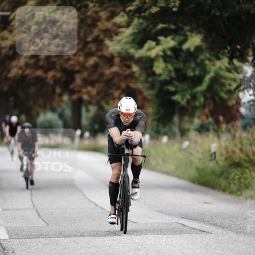 30.08.2026 - Elbe Triathlon Hamburg Michael Burmester http://msf.ph/oto/10072075 30.08.2026 10:11:03 Radfahren 617, 729, 747 meine-sportfotos.de