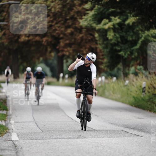30.08.2026 - Elbe Triathlon Hamburg Michael Burmester http://msf.ph/oto/10072125 30.08.2026 10:11:29 Radfahren 557, 621, 713, 741, 808 meine-sportfotos.de