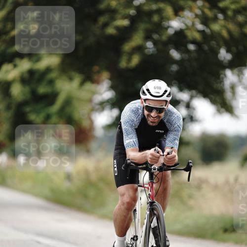 30.08.2026 - Elbe Triathlon Hamburg Michael Burmester http://msf.ph/oto/10072194 30.08.2026 10:12:13 Radfahren 400, 665, 698, 710, 853, 980 meine-sportfotos.de
