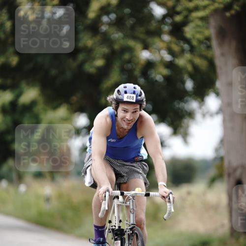 30.08.2026 - Elbe Triathlon Hamburg Michael Burmester http://msf.ph/oto/10072202 30.08.2026 10:12:21 Radfahren 488, 833, 902, 976 meine-sportfotos.de